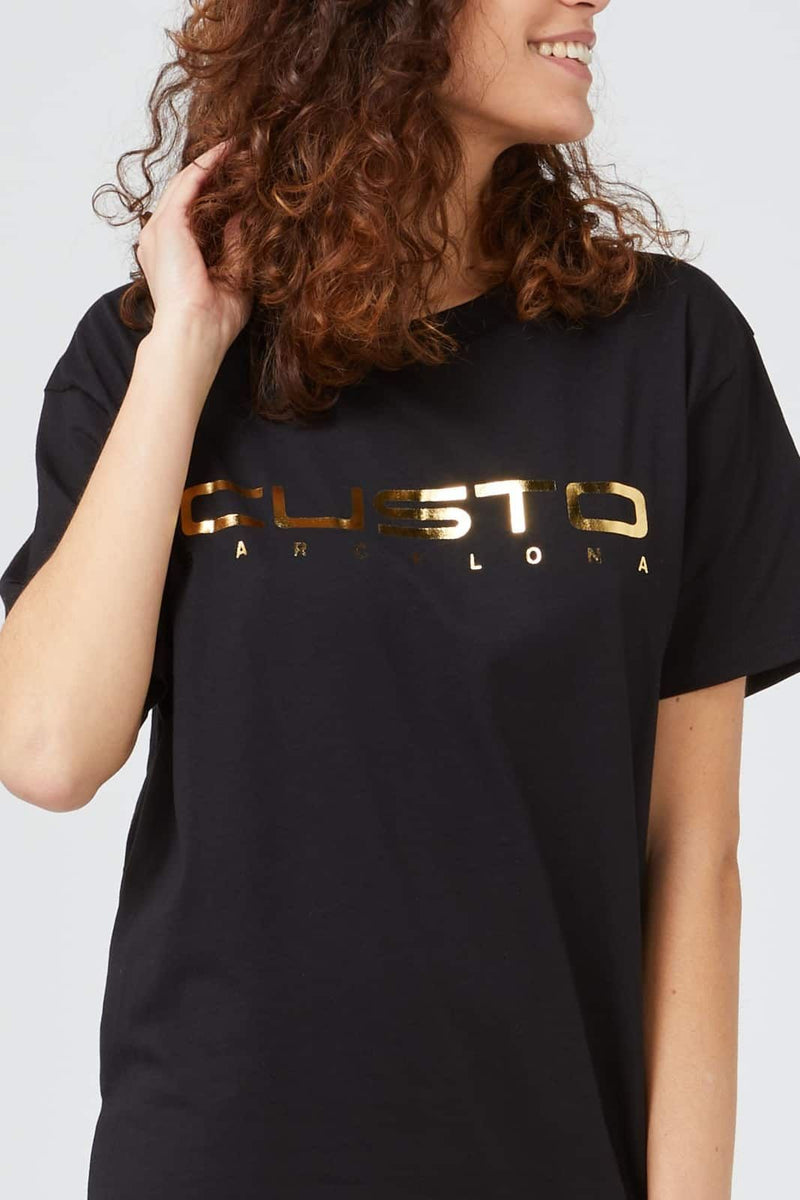 T-shirt Lunga da Donna Custo Barcelona - Maglia a Mezze Maniche Nera con Logo Frontale Dorato