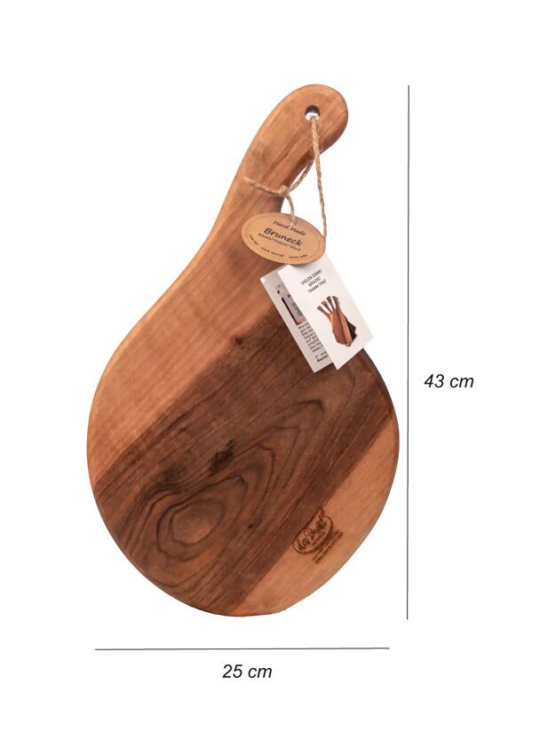 Mod. Bruneck, tagliere in legno massello di noce, 43 x 25 x 2 cm.