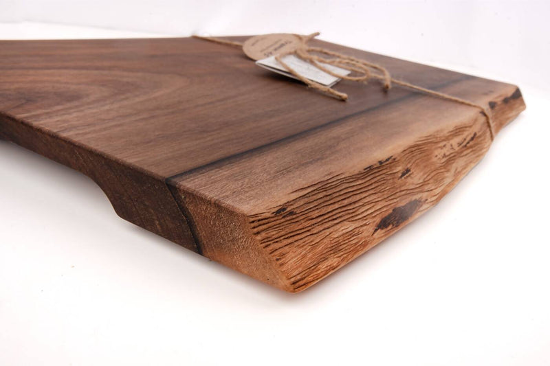 Mod. Tramin 55, tagliere in legno massello di noce, 55 x 30 x 2,5 cm.