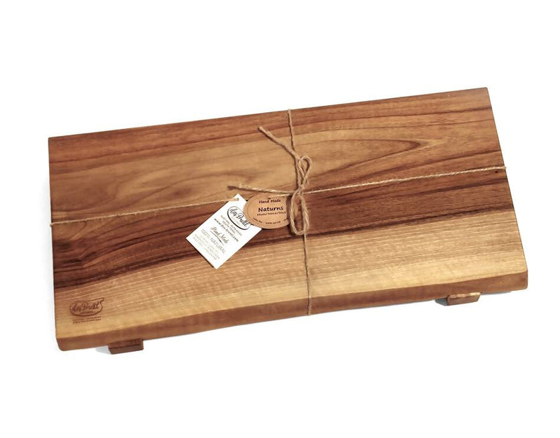 Mod. Naturns, tagliere in legno massello di noce, 55 x 26 x 4,5 cm.